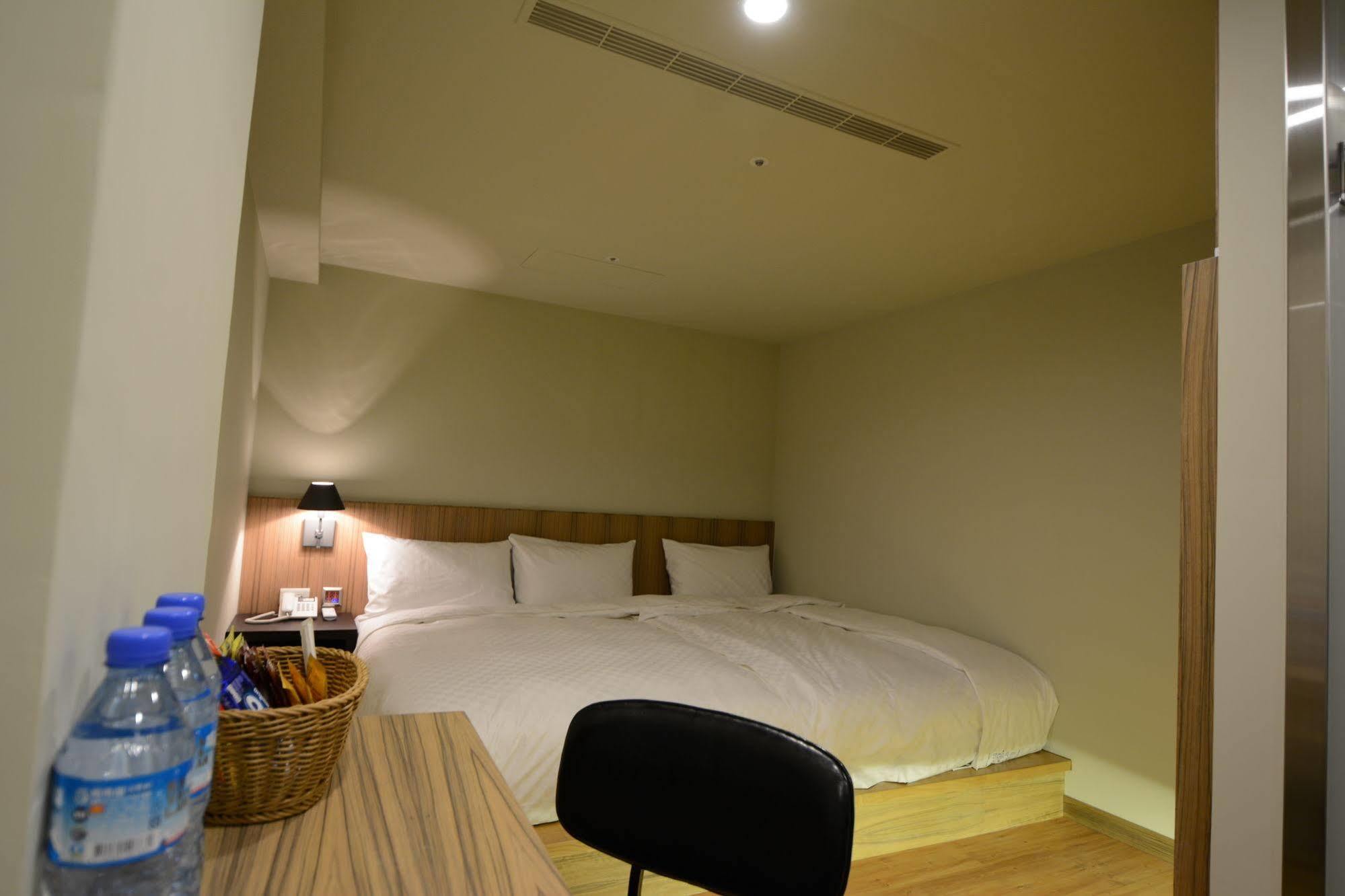 Smile Inn - Taipei Main Station Εξωτερικό φωτογραφία